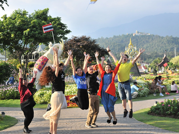 தாய்லாந்தின் அதிசயங்களை ஆராய்தல்: நம்பகமான வெளிப்புற காலணிகளில் எங்கள் குழுவின் சாகசம்